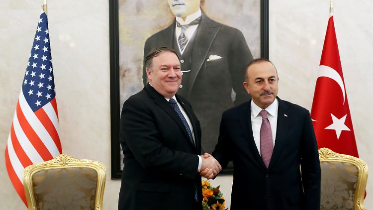 US-Außenminister Mike Pompeo und sein türkischer Amtskollege Mevlüt Cavusoglu.