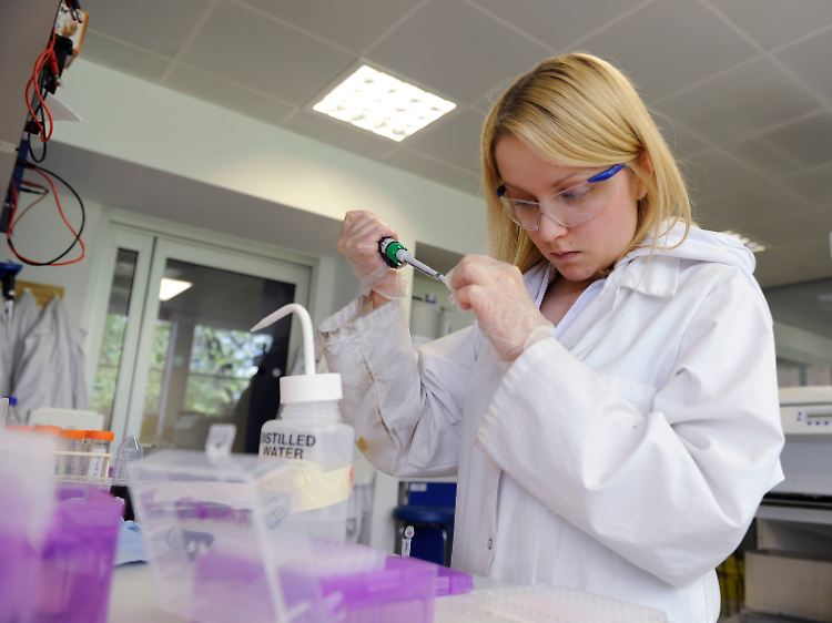 Die Pharmabranche steckt viel Geld in die Forschung. Entsprechend groß ist die Zurückhaltung bei billigen Nachahmerprodukten.