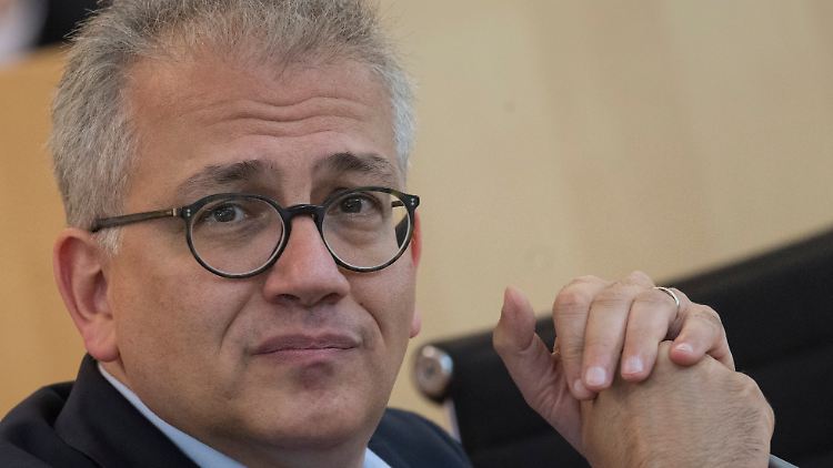 Tarek Al-Wazir könnte zum Königsmacher in Hessen werden - oder selbst zum König.