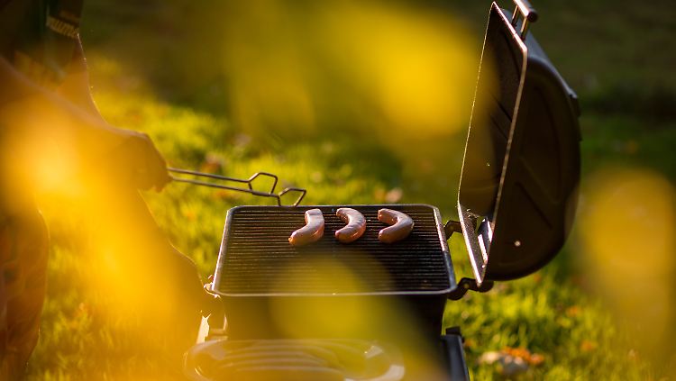 Grillen wechselt aus dem Freizeit- wieder eher in den Sport-Bereich. Denn es wird deutlich frischer und auch regnerischer.