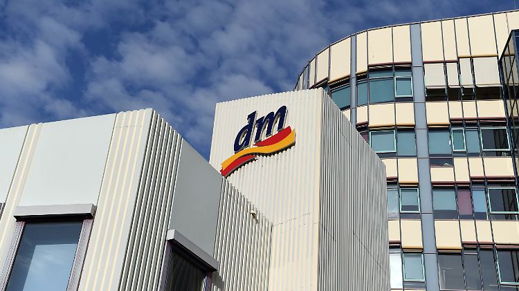 dm würde gern mehr Filialen eröffnen, aber die Baubranche hat die Kapazitäten nicht.