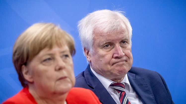 Parteivorsitzende unter Druck: Merkel (CDU) und Seehofer (CSU).