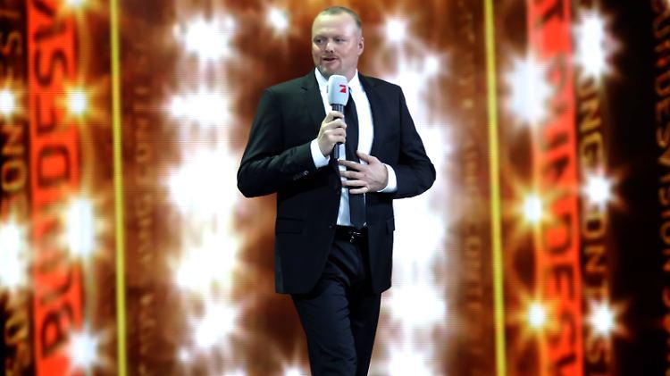 Ja, ungefähr so sah er bei seinem Auftritt in Köln auch aus: Stefan Raab (beim Bundesvision Song Contest 2014).