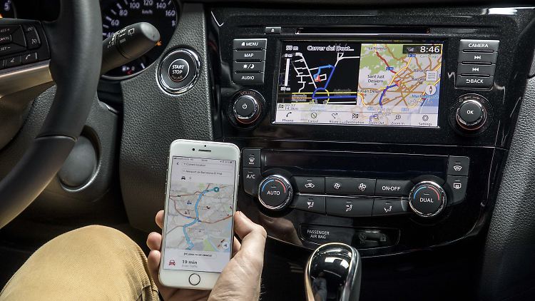 Wer will, kann sein Reiseziel jetzt via Smartphone an das Infotainmentsystem im Nissan Qashqai weiterreichen.