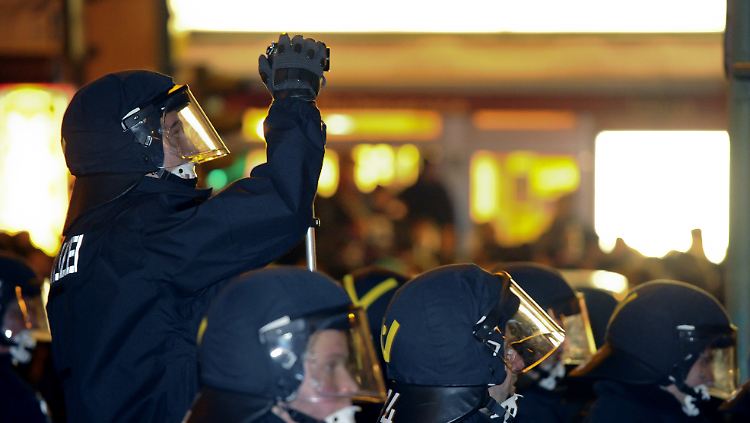 Bei vielen Polizeieinsätzen wird gefilmt und fotografiert.