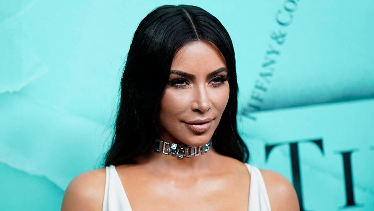 Kim Kardashian ist mal wieder nackt. Ihre Pose? Provokant!