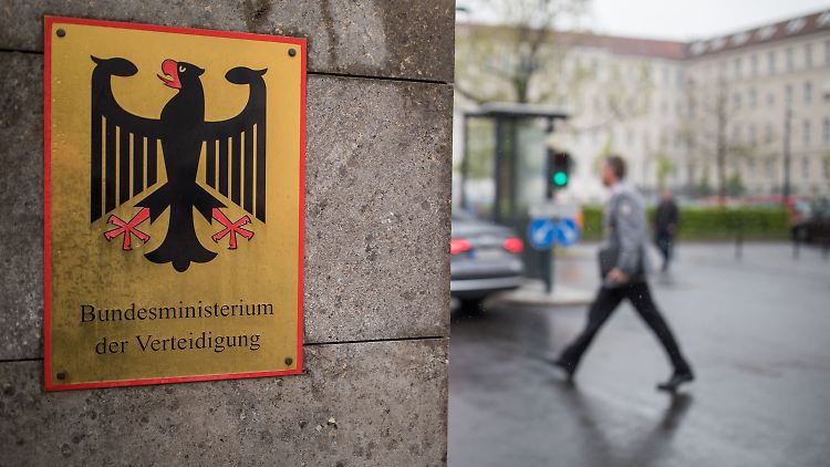 Die geheimen Dokumente bekam der Ex-Rüstungsindustrie-Mitarbeiter aus dem Büro eines Bundestagsabgeordneten.