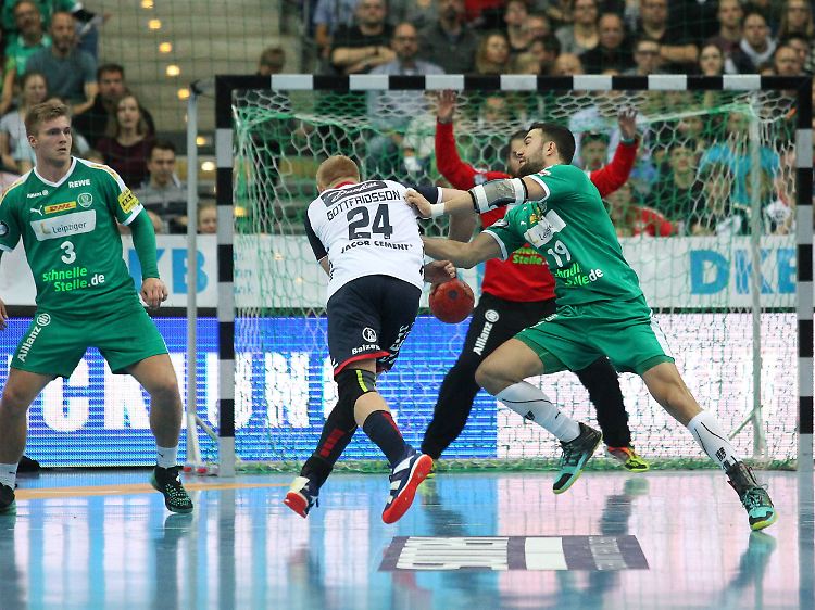Titelverteidiger SG Flensburg-Handewitt hat beim Zittersieg in Leipzig seine makellose Tabellenführung in der Handball-Bundesliga verteidigt.