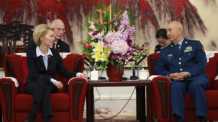 Bei aller Höflichkeit klang in ihrer Rede an der Militärhochschule auch indirekte Kritik an ihrem chinesischen Gastgeber durch.