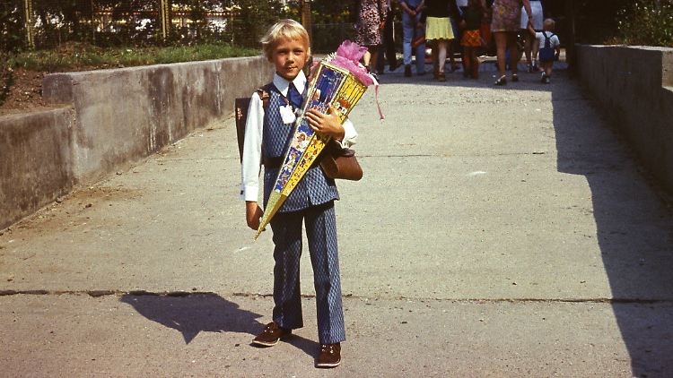 Das Foto von dieser Einschulung wurde 1972 in Ostberlin aufgenommen. 