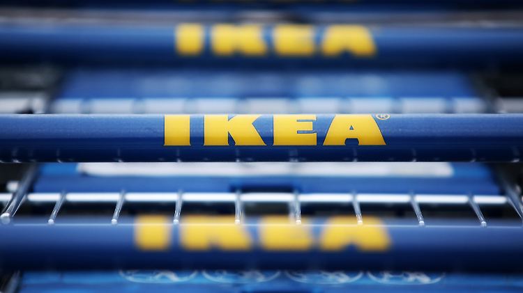 Die jährliche Besucherzahl bei Ikea liegt jährlich bei 100 Millionen Menschen.
