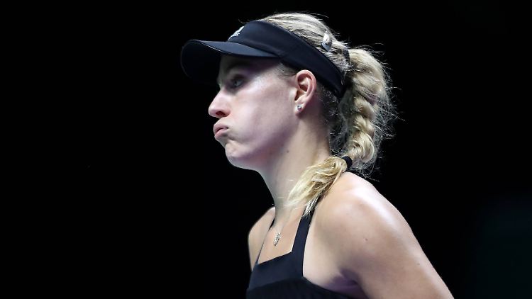 Kerber zeigt sich nach ihrer Auftaktniederlage sichtlich erledigt - will aber weiter an sich glauben.