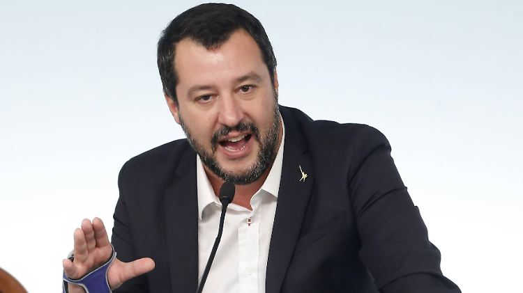 "Italiener stehen an erster Stelle", sagt der Lega-Chef Matteo Salvini.