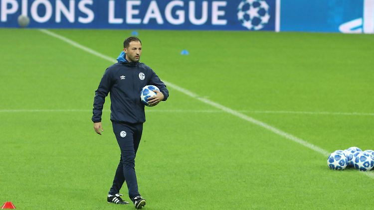 Schalkes Trainer Tedesco muss beim Spiel gegen Galatasaray Istanbul auf seinen Kapitän Fährmann und Abwehrchef Naldo verzichten.