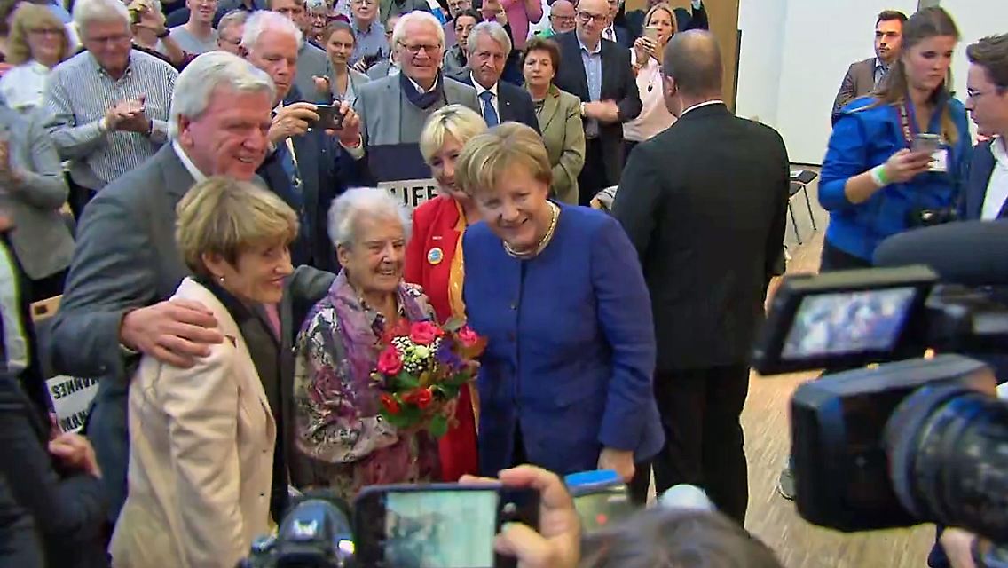 Merkelunddie100jährigeHessi.jpg