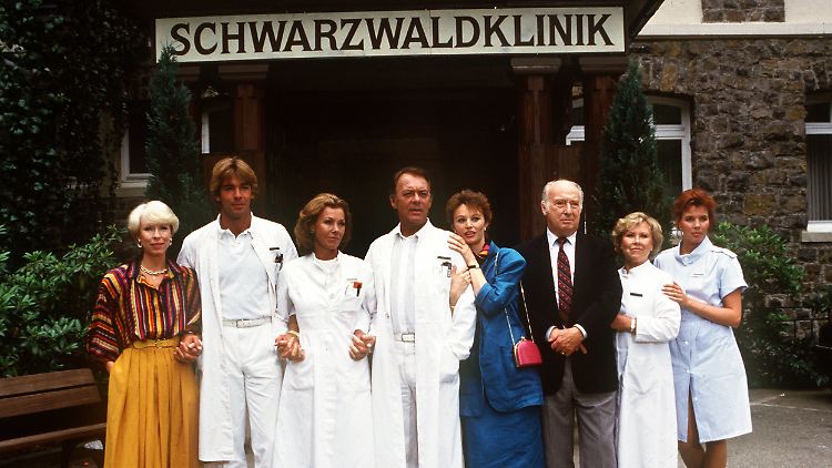 Ein Bild aus Erfolgstagen: Karin Eckhold (l.) mit Kollegen aus der "Schwarzwaldklinik".