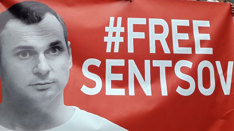 Nach einem mehrmonatigen Hungerstreik in einer Strakolonie ist Senzow gesundheitlich sehr angeschlagen.