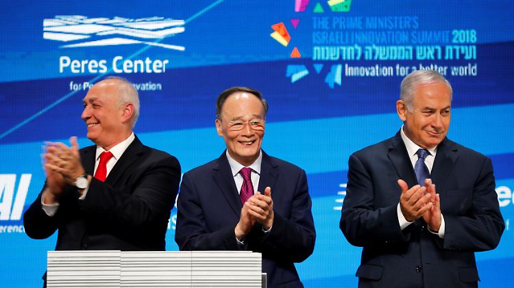 Ein neues Kapitel in den chinesisch-israelischen Beziehungen: Chemi Peres, Wang Qishan und Benjamnin Netanjahu.