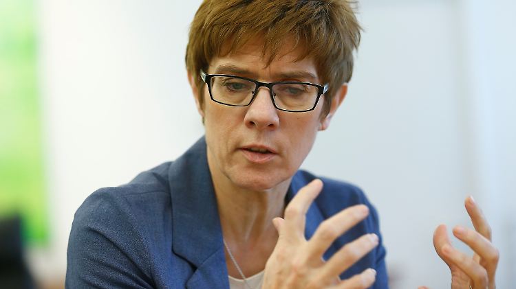 In der ARD äußert sich Kramp-Karrenbauer zu dem Zwischenfall im Asowschen Meer.