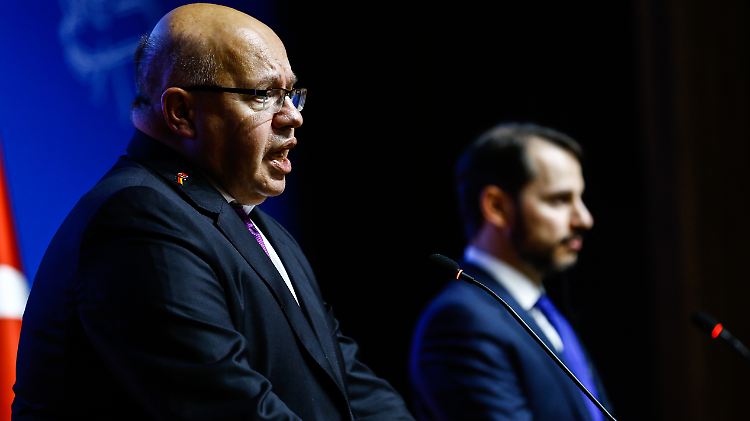 Es habe zuletzt "schwierige Momente" gegeben, stellt Bundeswirtschaftsminister Altmaier neben seinem türkischen Kollegen Albayrak klar.