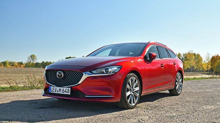 Für das schicke Magmarot Metallic verlangt Mazda einen Aufpreis von 900 Euro.