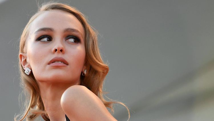 Lily-Rose Depp ist die Tochter von Hollywoodstar Johnny Depp.