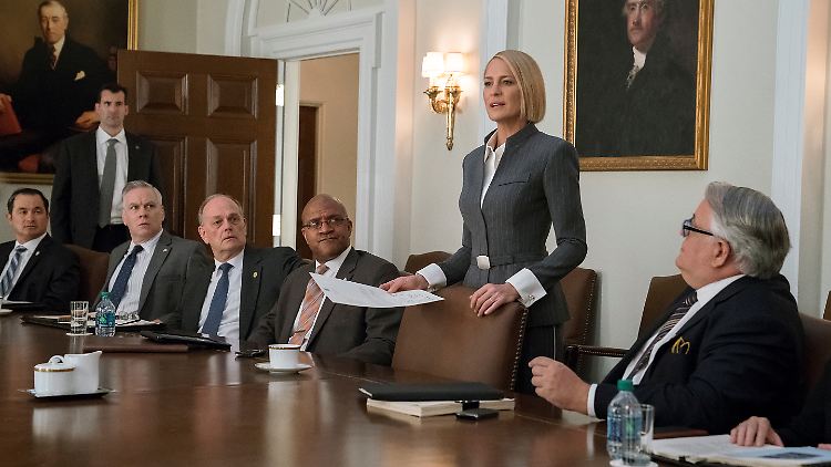 Robin Wright übernimmt als Claire Underwood die Führung in der finalen Staffel "House of Cards".