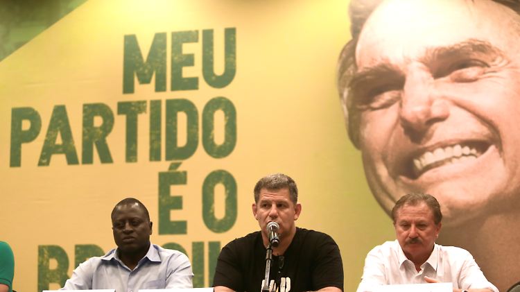 Gustavio Bebianno (Mitte) ist der Präsident der rechtspopulistischen Partei PSL von Präsidentschaftskandidat Bolsonaro.