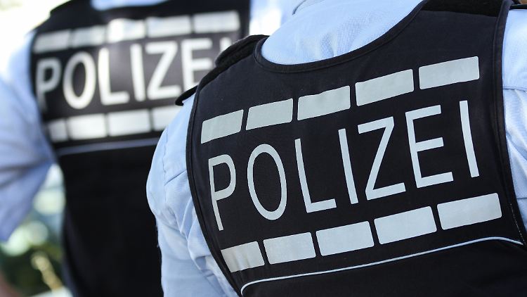 Die Polizei sucht im Fall der Gruppenvergewaltigung vor einem Freiburger Nachtclub weitere Tatverdächtige: Sieben Syrier und ein Deutscher sitzen bereits in Untersuchungshaft.