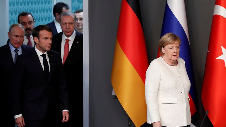Merkel schreitet voran: Die Bundeskanzlerin setzt große Hoffnung in das geplante Verfassungskomitee für Syrien. 