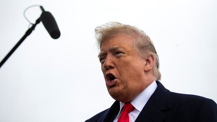 "Bewaffnete Posten hätten ihn sofort stoppen können", sagt Trump über den Angreifer in Pittsburgh.
