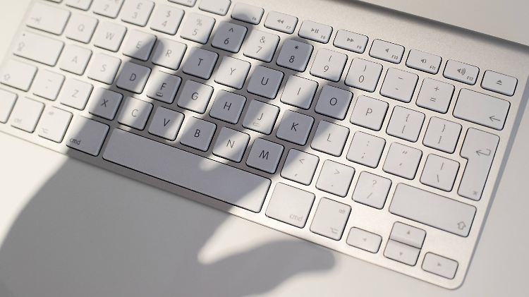 Eine der häufigsten Betrugsarten ist der sogenannte Account Takeover, also dass Betrüger Kundenkonten übernehmen und darüber einkaufen. 