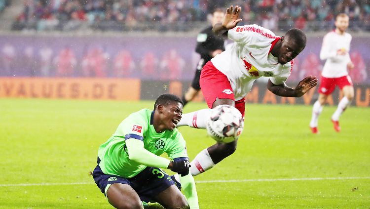 Die Schalker kommen auch an den Bullen aus Leipzig nicht vorbei.