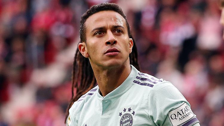 Neue Frisur? Nein, nein hinter Bayerns Matchwinner Thiago steht Renato Sanches. Beide Spieler waren maßgeblich am Arbeitssieg in Mainz beteiligt.