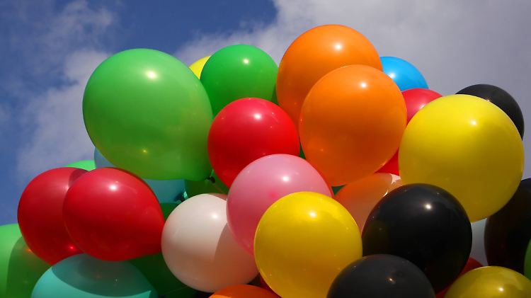 Ein Kindergeburtstag ohne Luftballons? Das ist kaum vorstellbar und stürzt Eltern, die gerne auf Plastik verzichten möchten, in einen Gewissenskonflikt.