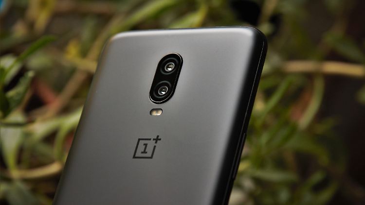 Sieht nicht so aus, ist aber aus Glas: die Rückseite des Oneplus 6T.