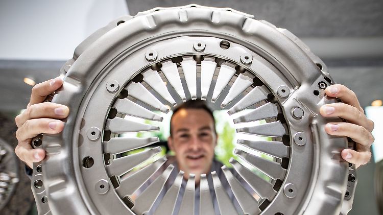 Kugellager, Getriebe und Kupplungen für Pkws, Maschinen und Nutzfahrzeuge: Vom Konzernsitz in Herzogenaurach aus kontrolliert Schaeffler ein weltweites Netz aus Zuliefer-Werken.