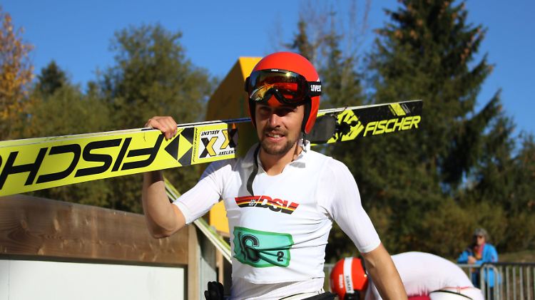 Der Nordische Kombinierer Johannes Rydzek konnte Mitte Oktober bei der Deutschen Meisterschaft in Oberstdorf zeitweise einen sommerlichen Dress tragen.