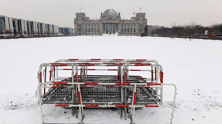 Die Absperrungen vor dem Reichstag sind abgebaut. Am Donnerstag standen sie noch.