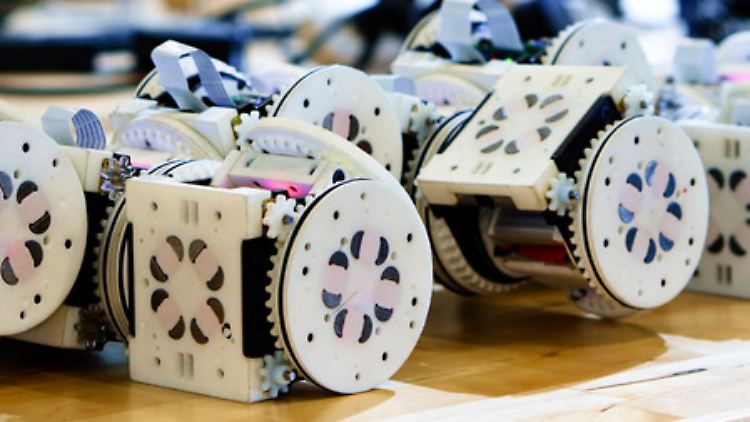 Der Roboter besteht aus würfelförmigen Modulen.