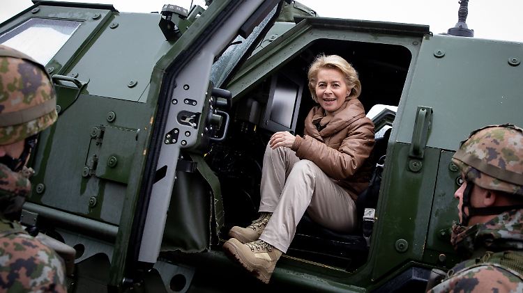 Verteidigungsministerin von der Leyen beim Besuch des Nato-Großmanövers in Norwegen.