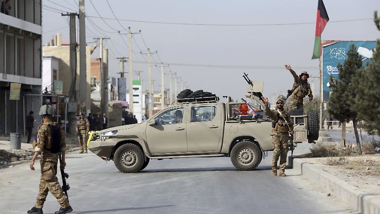 Der afghanischen Armee fehlt dem Bericht zufolge Personal.