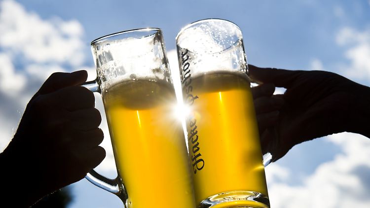 Deutschlands Brauereien und Bierlager profitieren merklich vom guten Wetter.