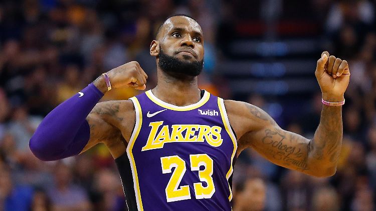 Matchwinner, mal wieder: LeBron James entschied das Duell seiner Lakers gegen die Mavericks mit einem Freiwurf.