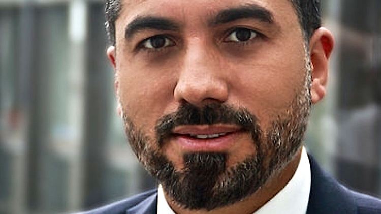 Vor seinem Einzug in den NRW-Landtag war Yüksel 15 Jahre lang Fachpfleger auf einer Intensivstation