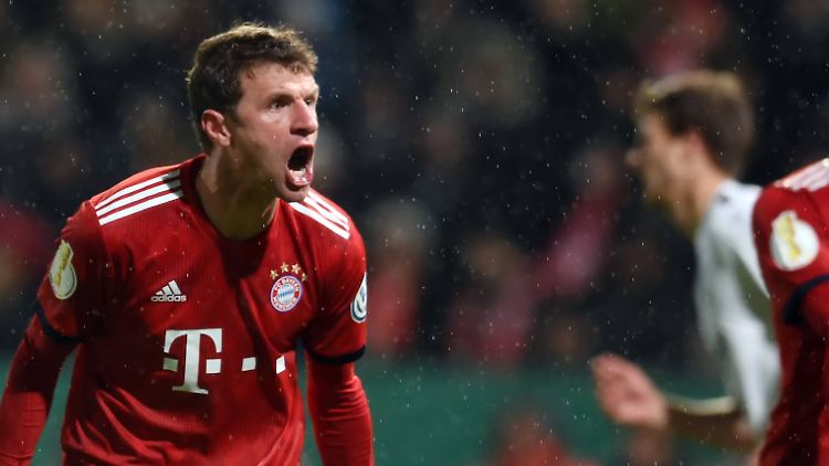 Thomas Müller war nach dem Zittersieg des FC Bayern gegen Viertligist Rödinghausen im DFB-Pokal wütend über die Leistung der Münchner.