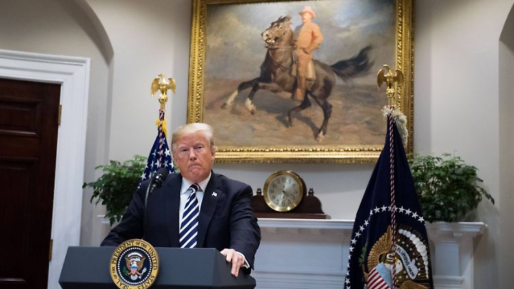 Trump bei seiner Rede im Weißen Haus, bezeichnenderweise unter einem Porträt von Präsident Roosevelt, der Ende des 19. Jahrhunderts im Spanisch-Amerikanischen Krieg unter anderem um die Vorherrschaft in Mittelamerika kämpfte.