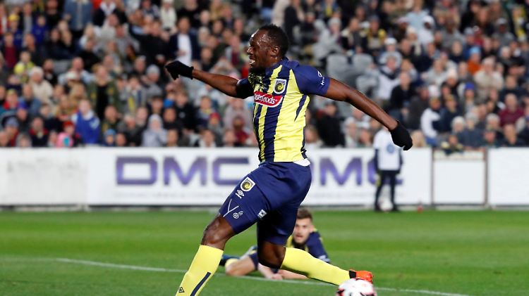Hier trägt Bolt noch das Trikot der Central Coast Mariners.