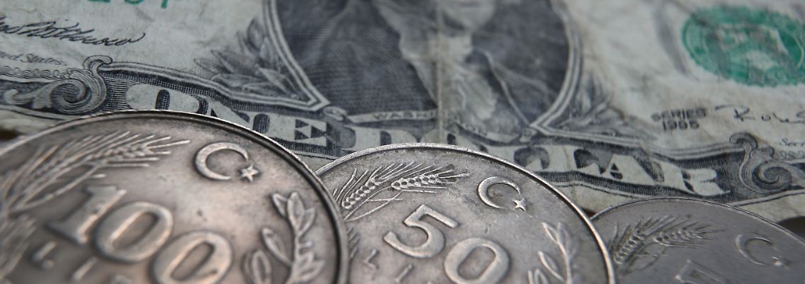 Die türkische Lira hat seit Ende 2017 mehr als ein Drittel ihres Wertes zum Dollar verloren.
