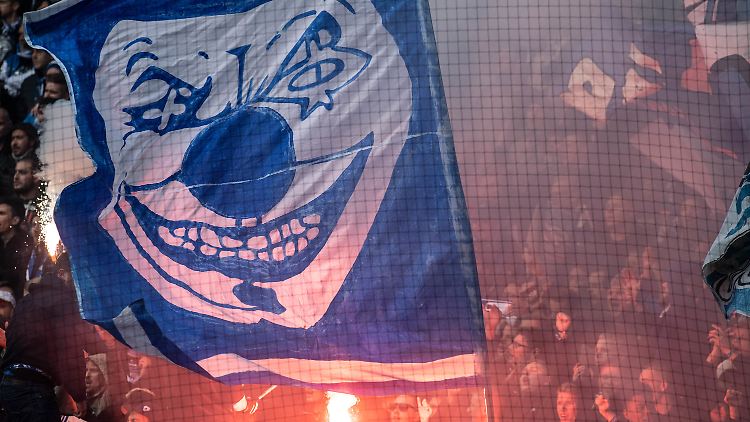 Banner, Spruchbänder, Blockfahnen und Doppelhalter sind im Berliner Olympiastadion bis auf Weiteres verboten.